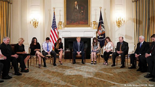 Trump propone un plan para evitar tiroteos en las escuelas